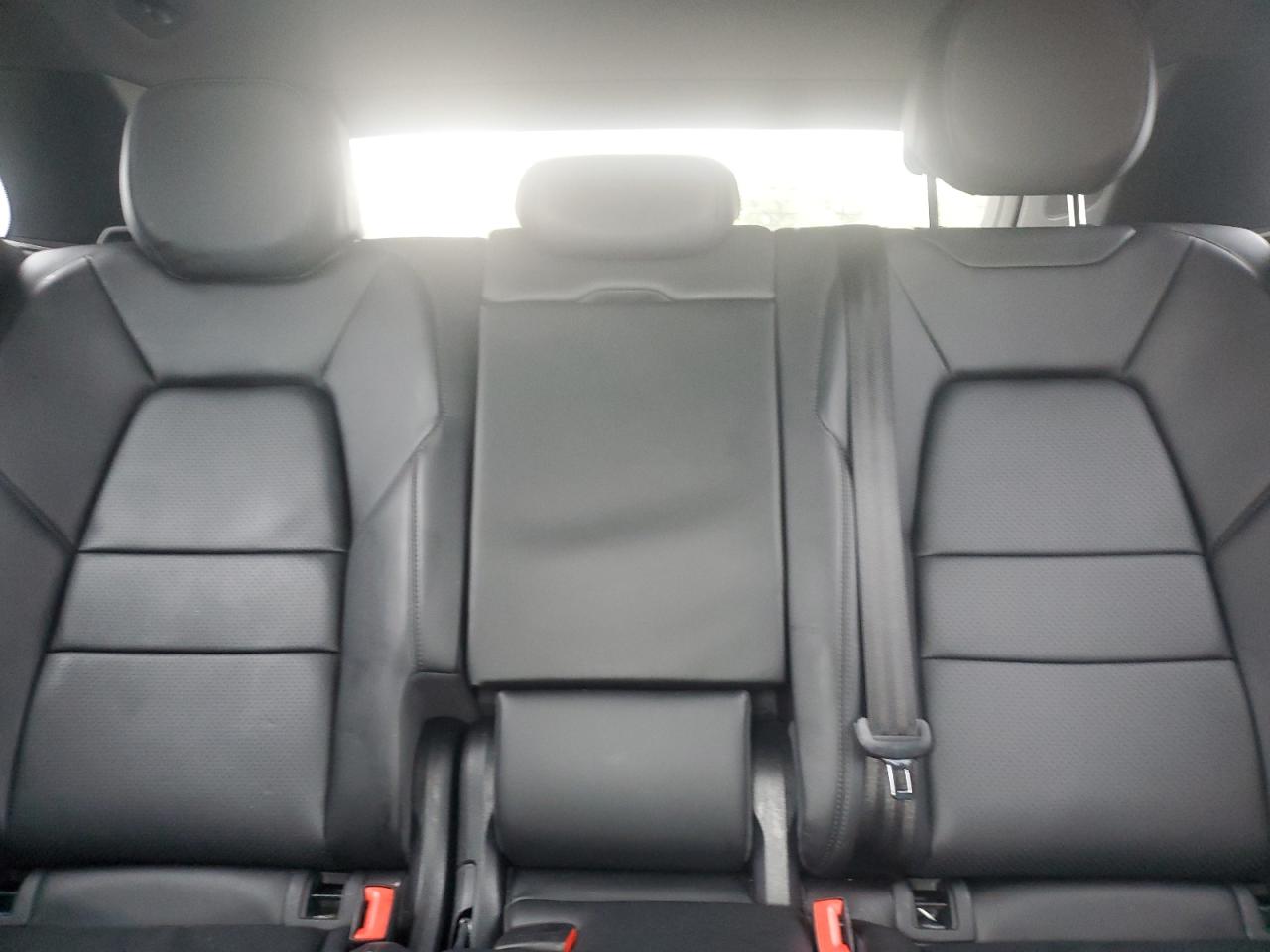 Porsche Cayenne Image 10