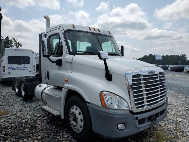  Salvage Freightliner Cascadia 1