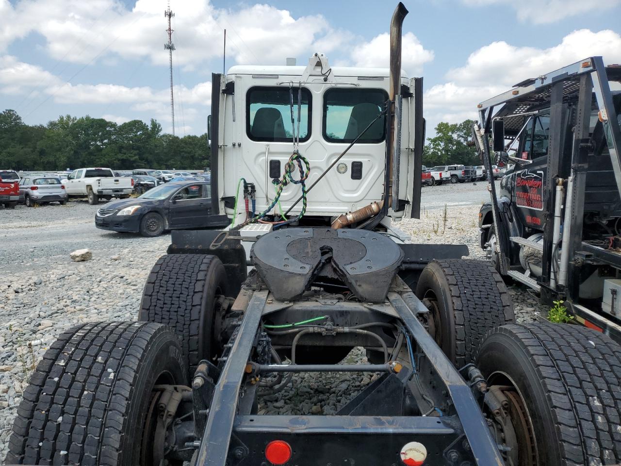 Freightliner Cascadia 1 Image 6