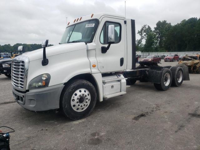  Salvage Freightliner Cascadia 1