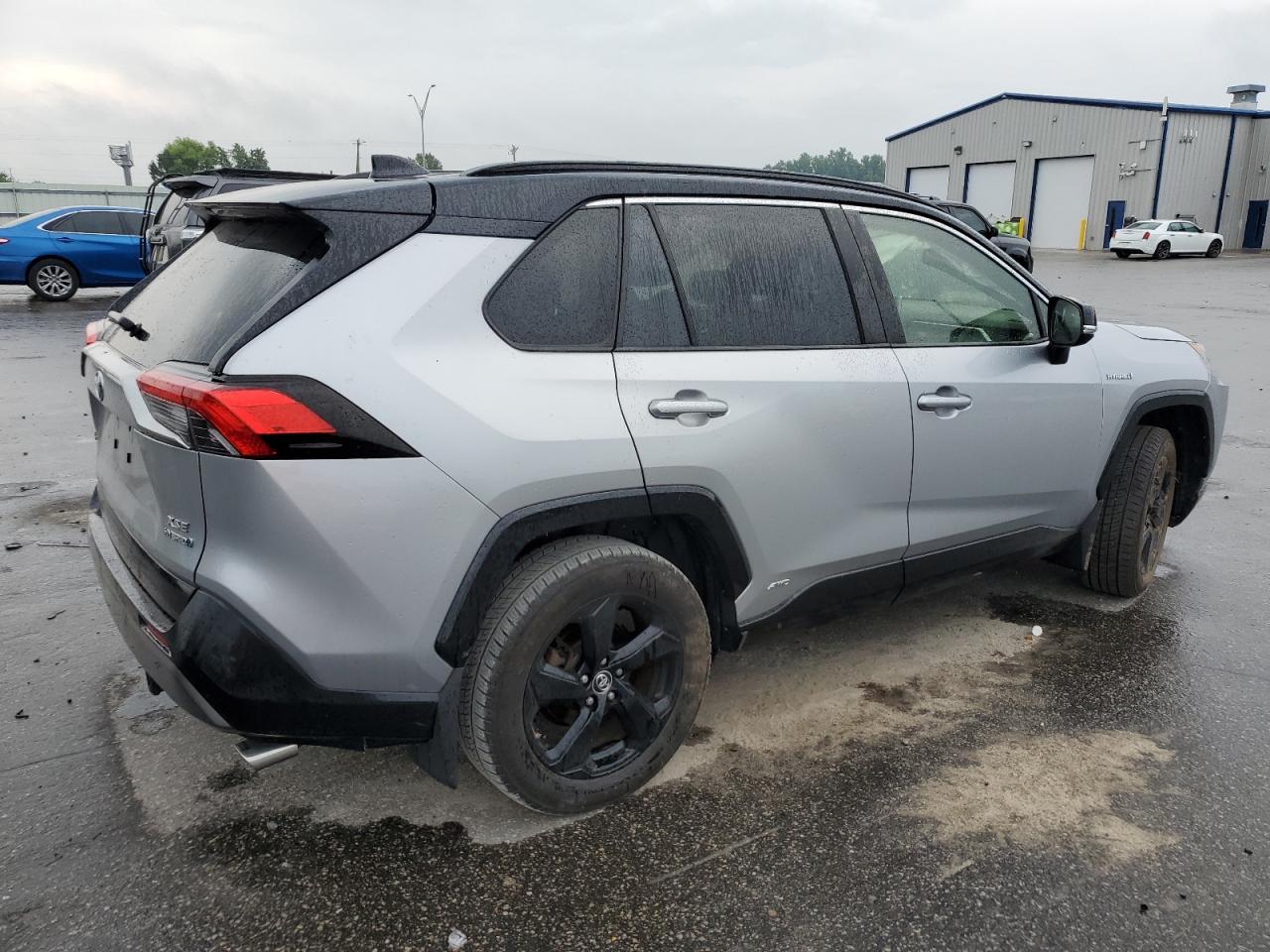 Toyota RAV4 Xse Image 9