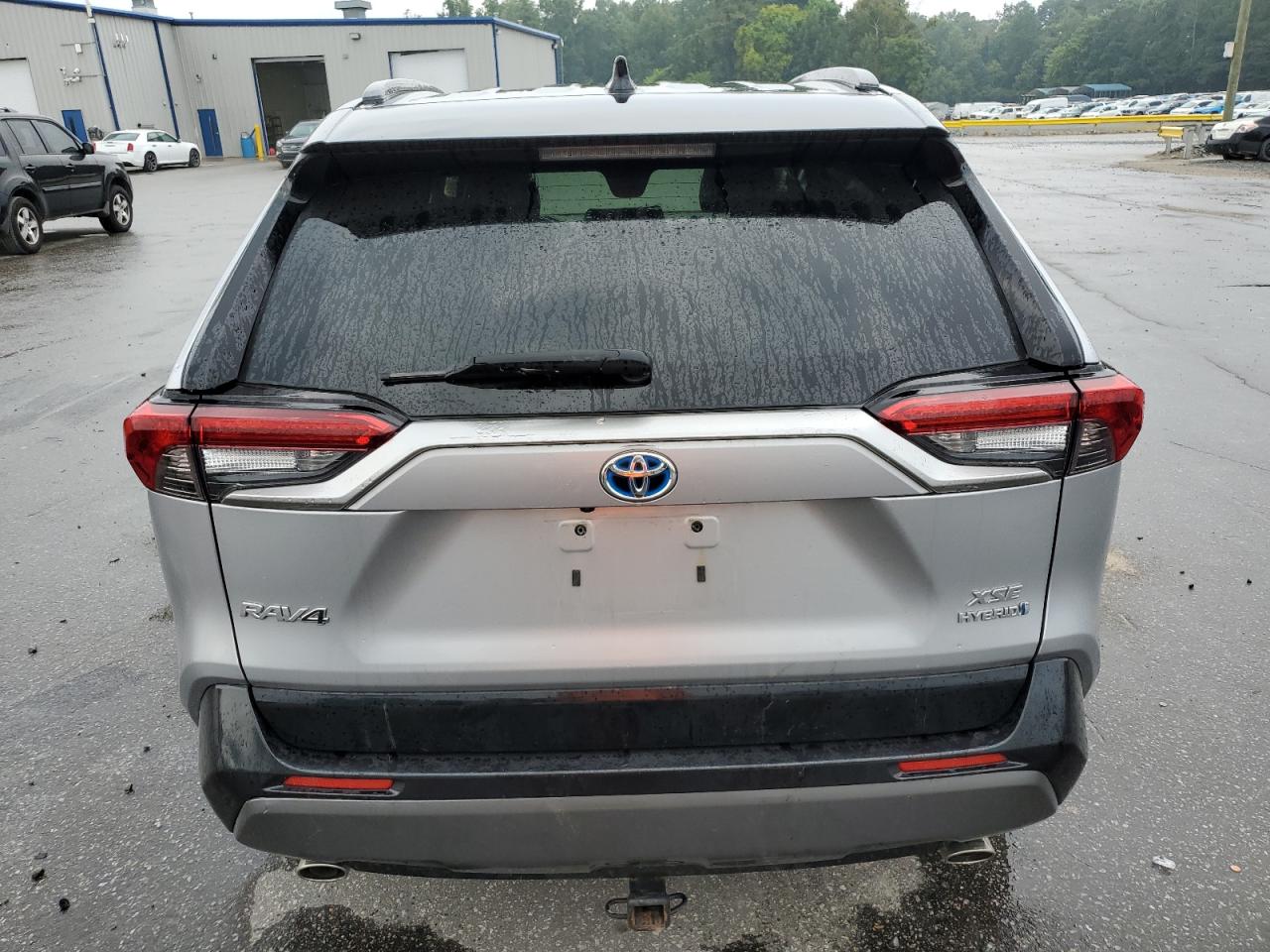 Toyota RAV4 Xse Image 12