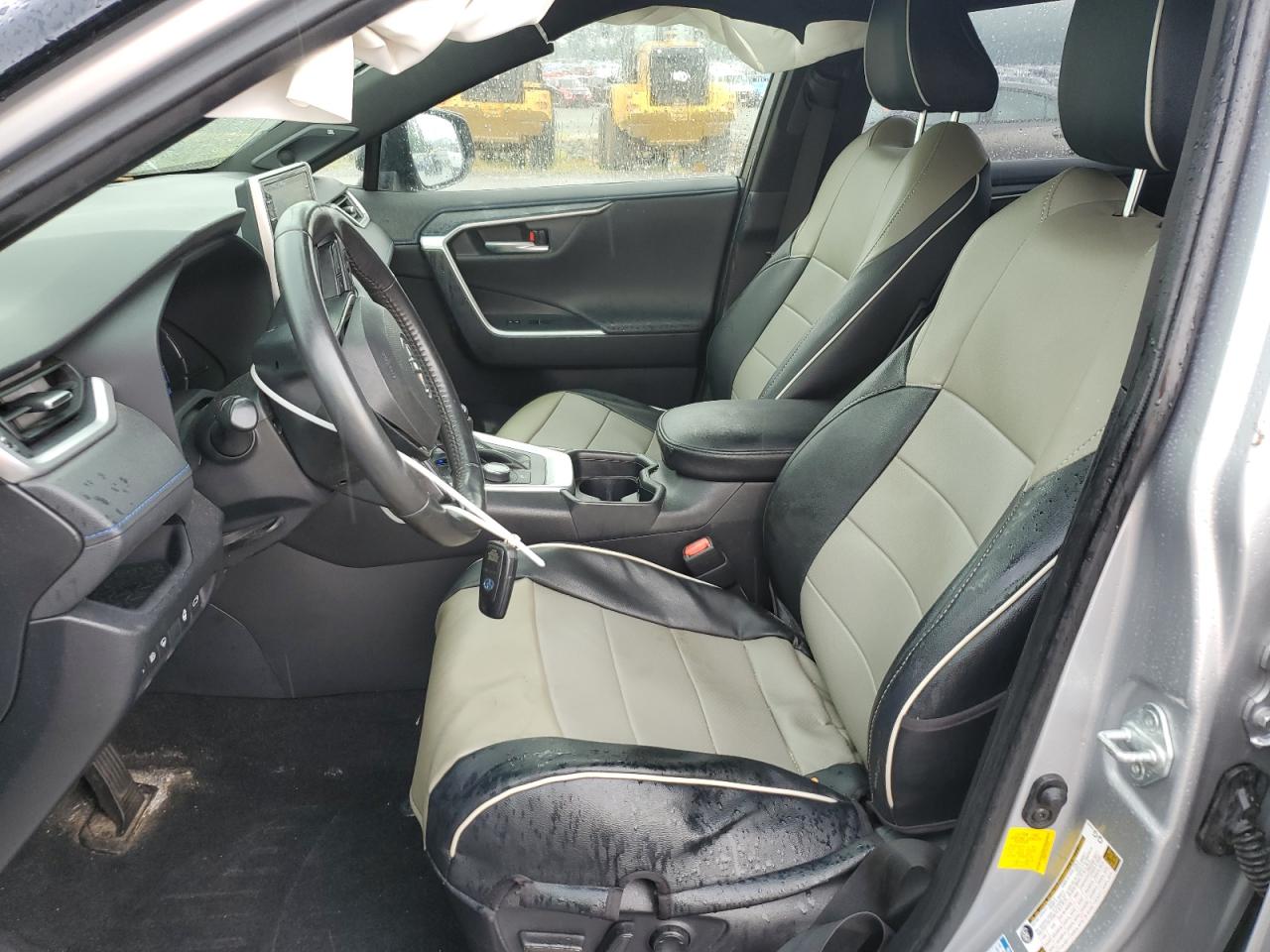 Toyota RAV4 Xse Image 10