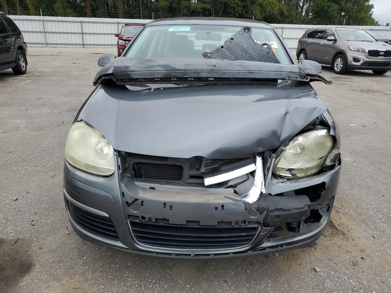 Volkswagen Jetta S Image 3