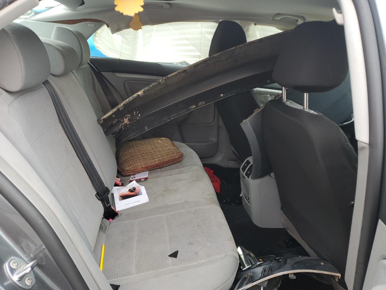 Volkswagen Jetta S Image 9