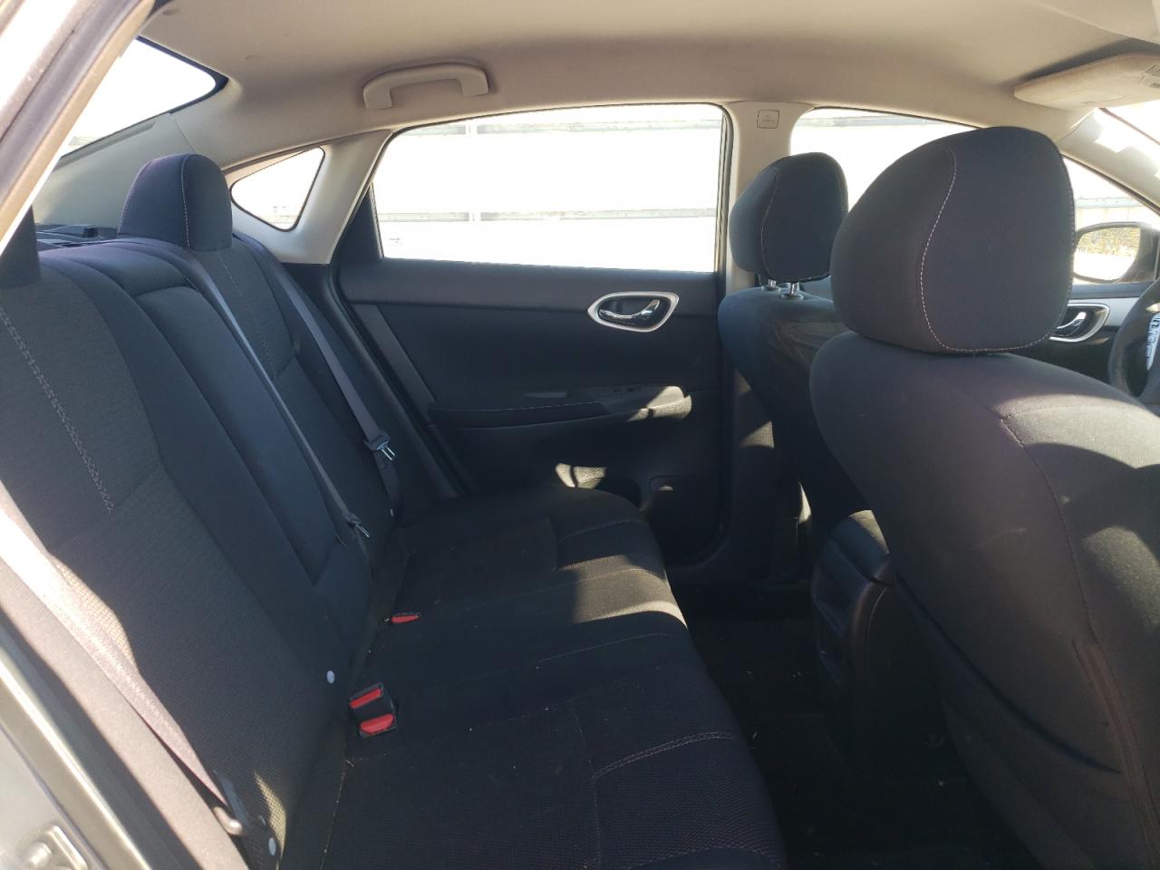 Nissan Sentra S Image 4