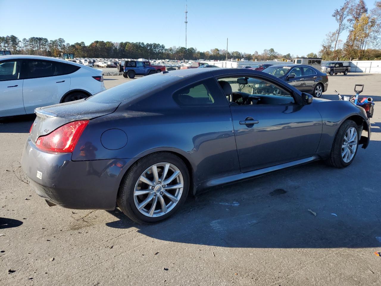 INFINITI G37 Base Image 11