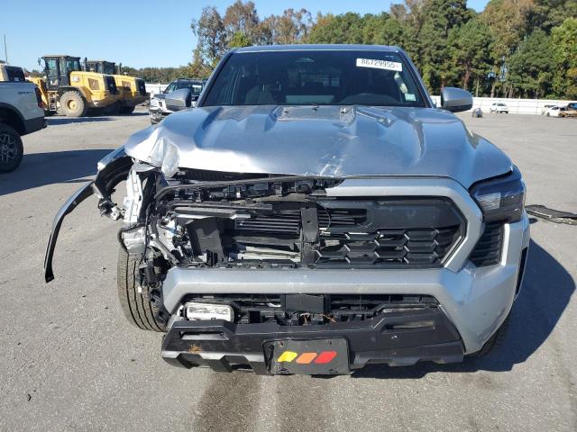 Toyota Tacoma Double Cab Image 4