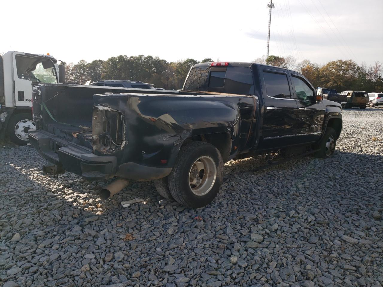 GMC Sierra K3500 Denali Image 10