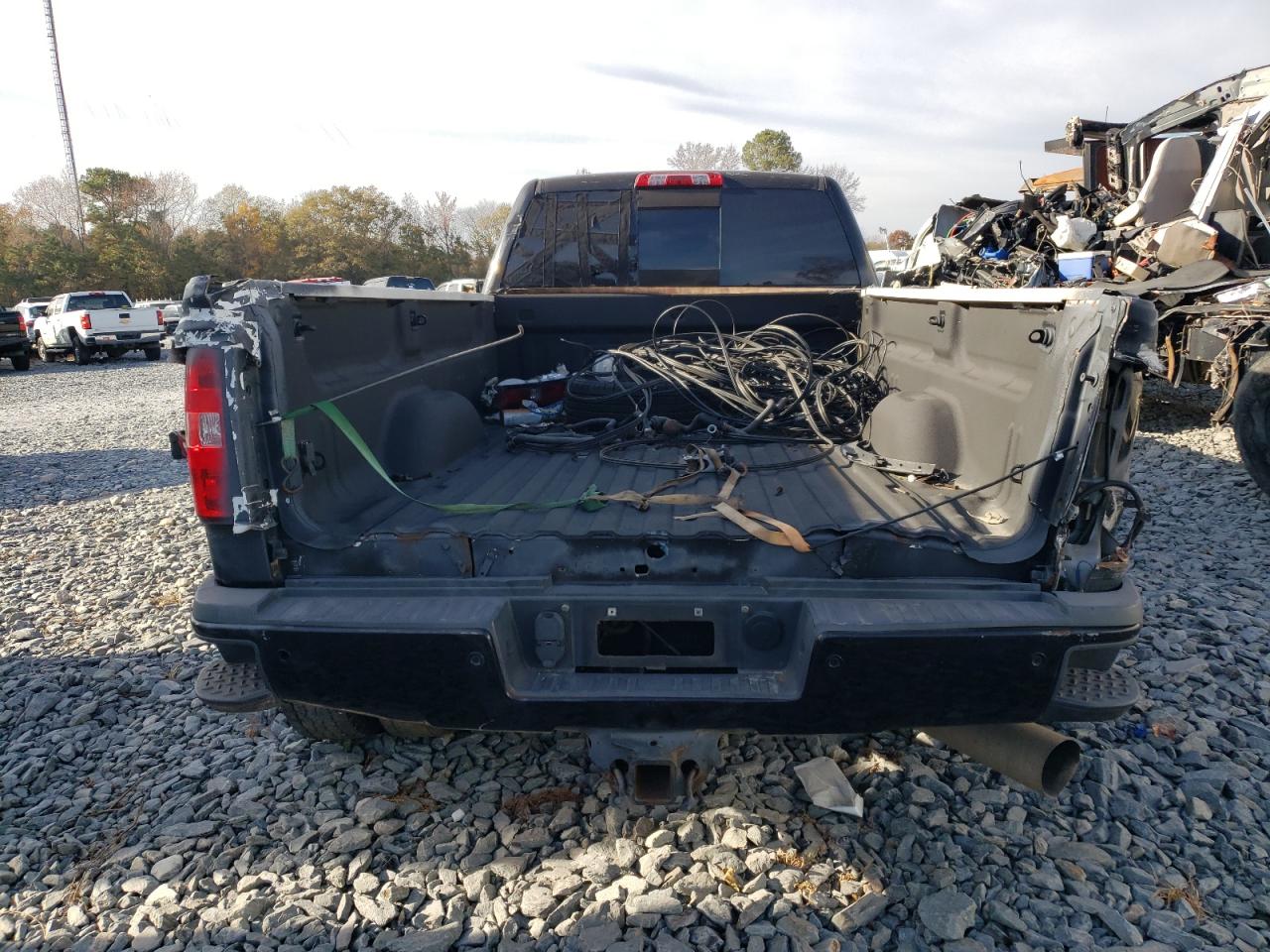 GMC Sierra K3500 Denali Image 9