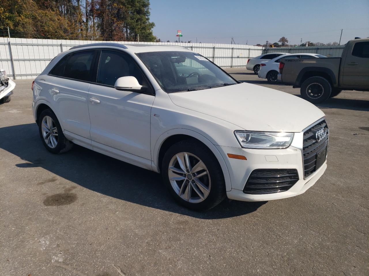 Audi Q3 Premium Image 3