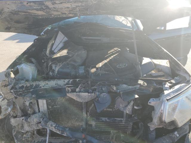 Toyota Tacoma Double Cab Image 12