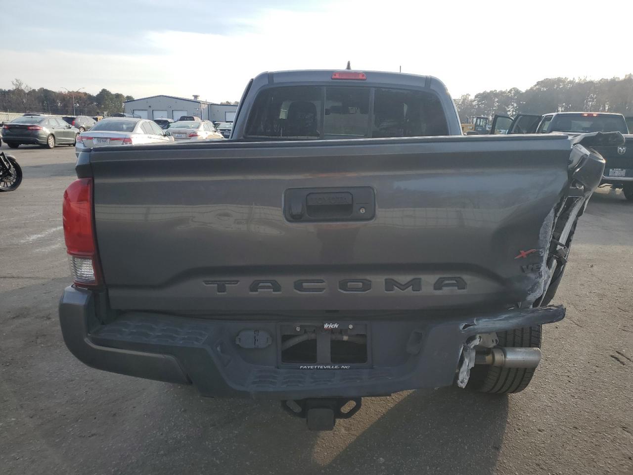 Toyota Tacoma Access Cab Image 9