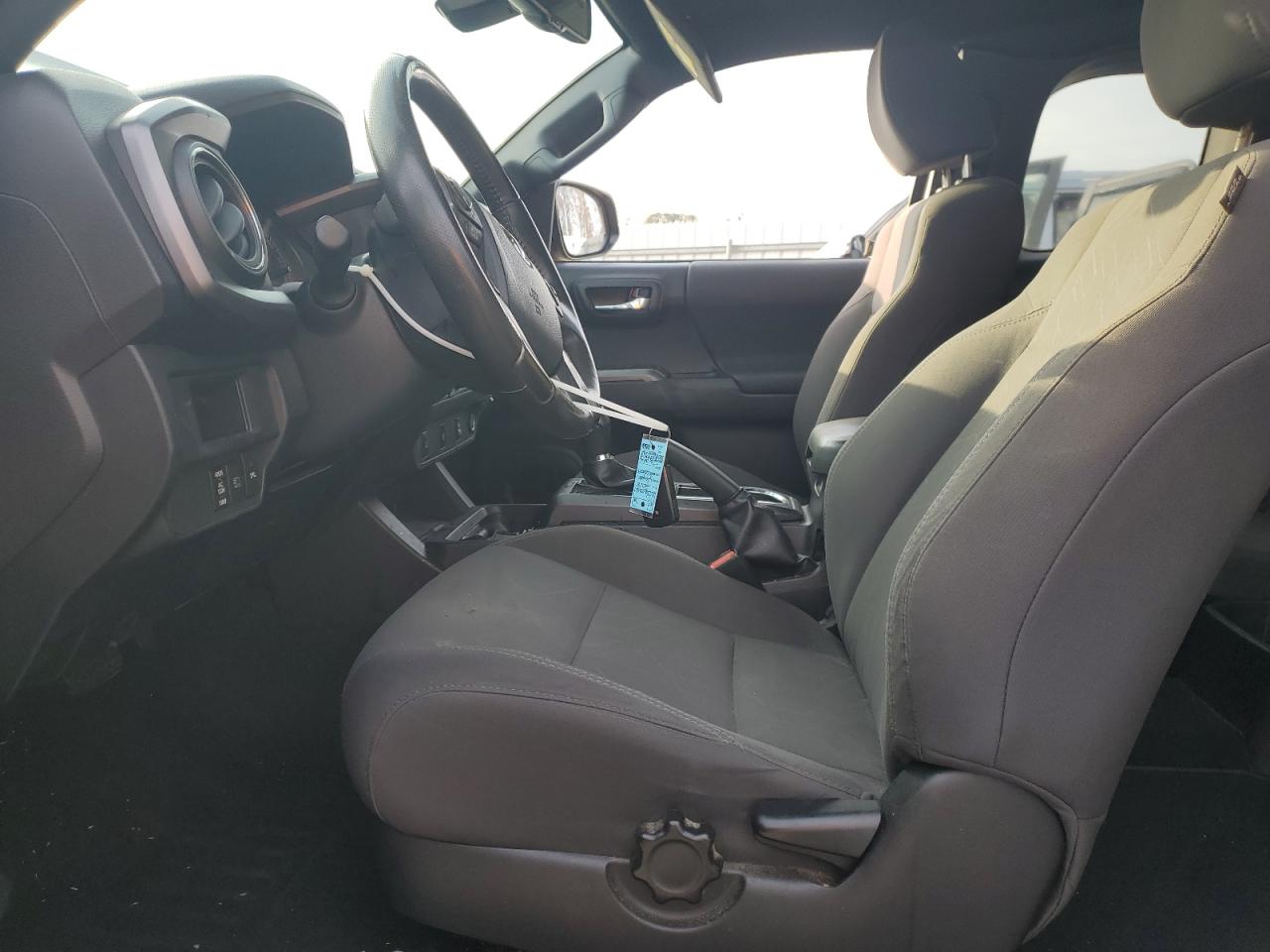 Toyota Tacoma Access Cab Image 3