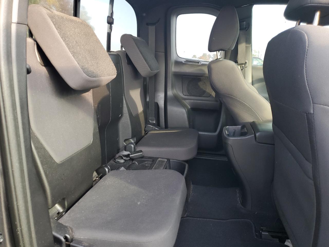 Toyota Tacoma Access Cab Image 11