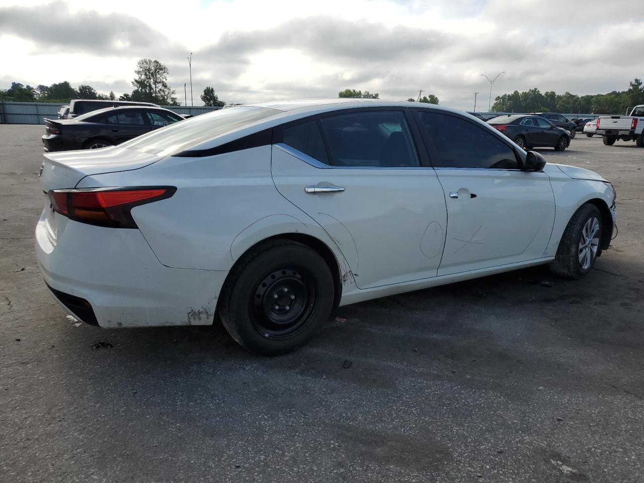 Nissan Altima S Image 2