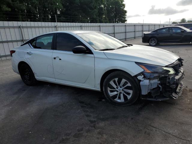 Nissan Altima S Image 4