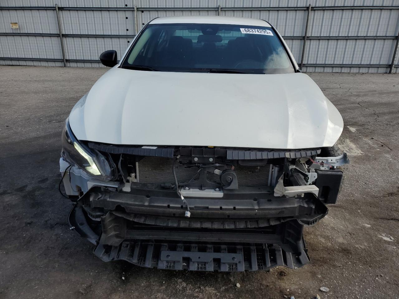 Nissan Altima S Image 8