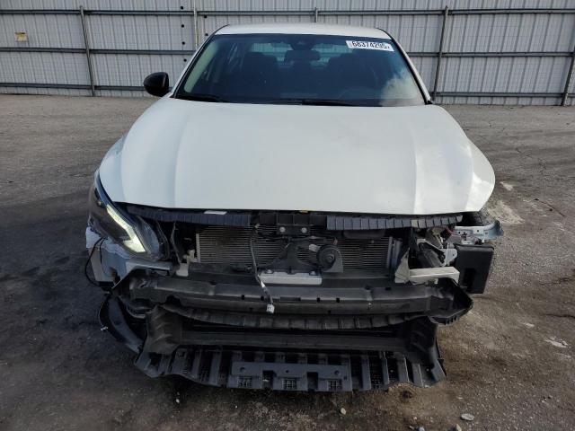 Nissan Altima S Image 8