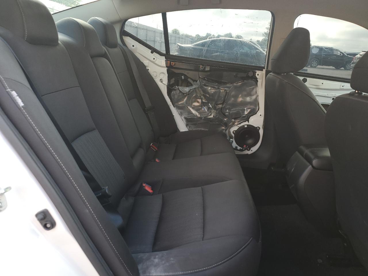 Nissan Altima S Image 11