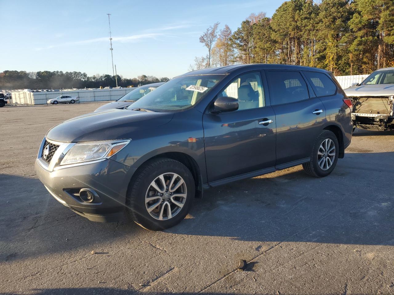 Nissan Pathfinder S Image 1