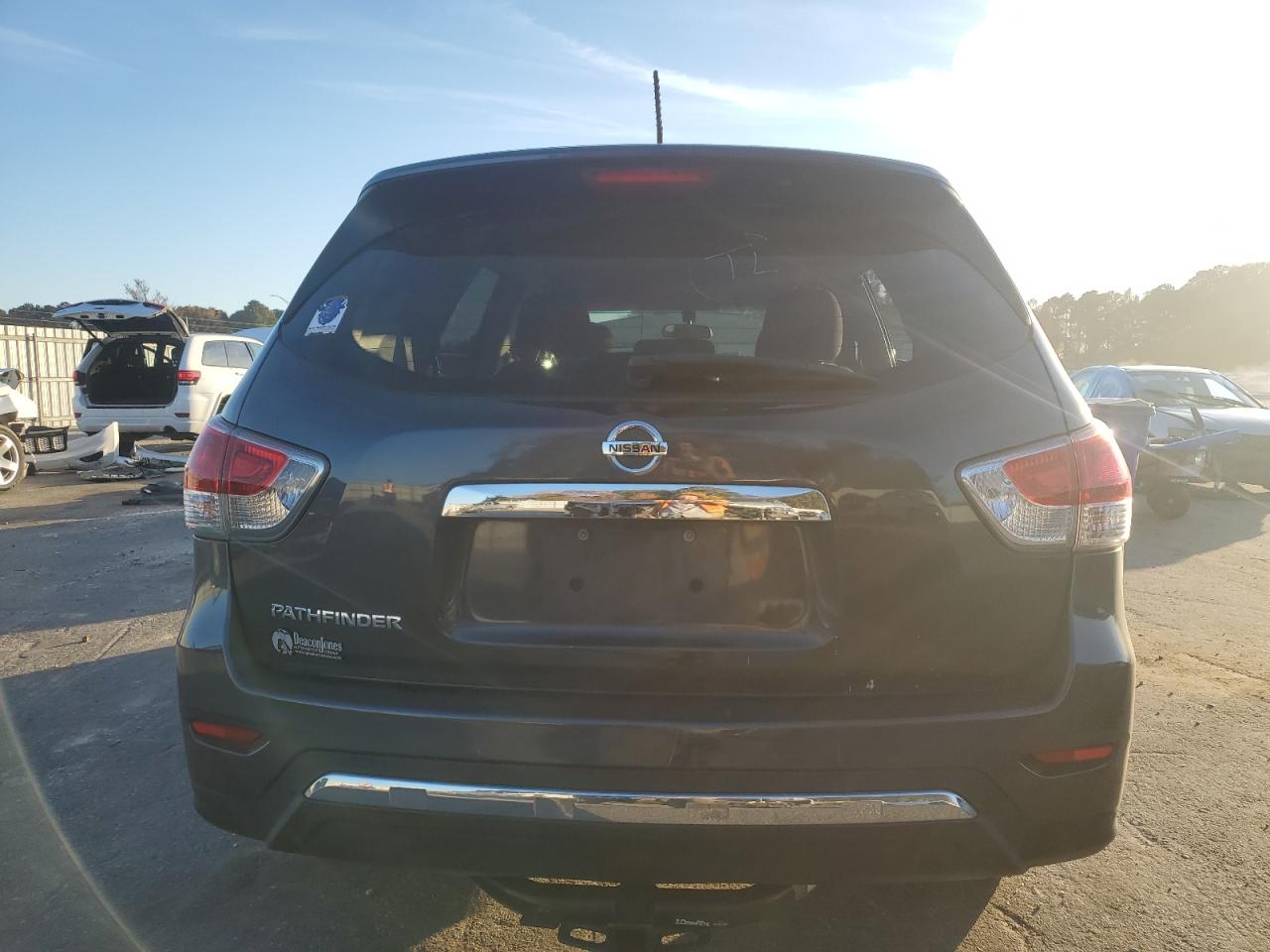 Nissan Pathfinder S Image 11