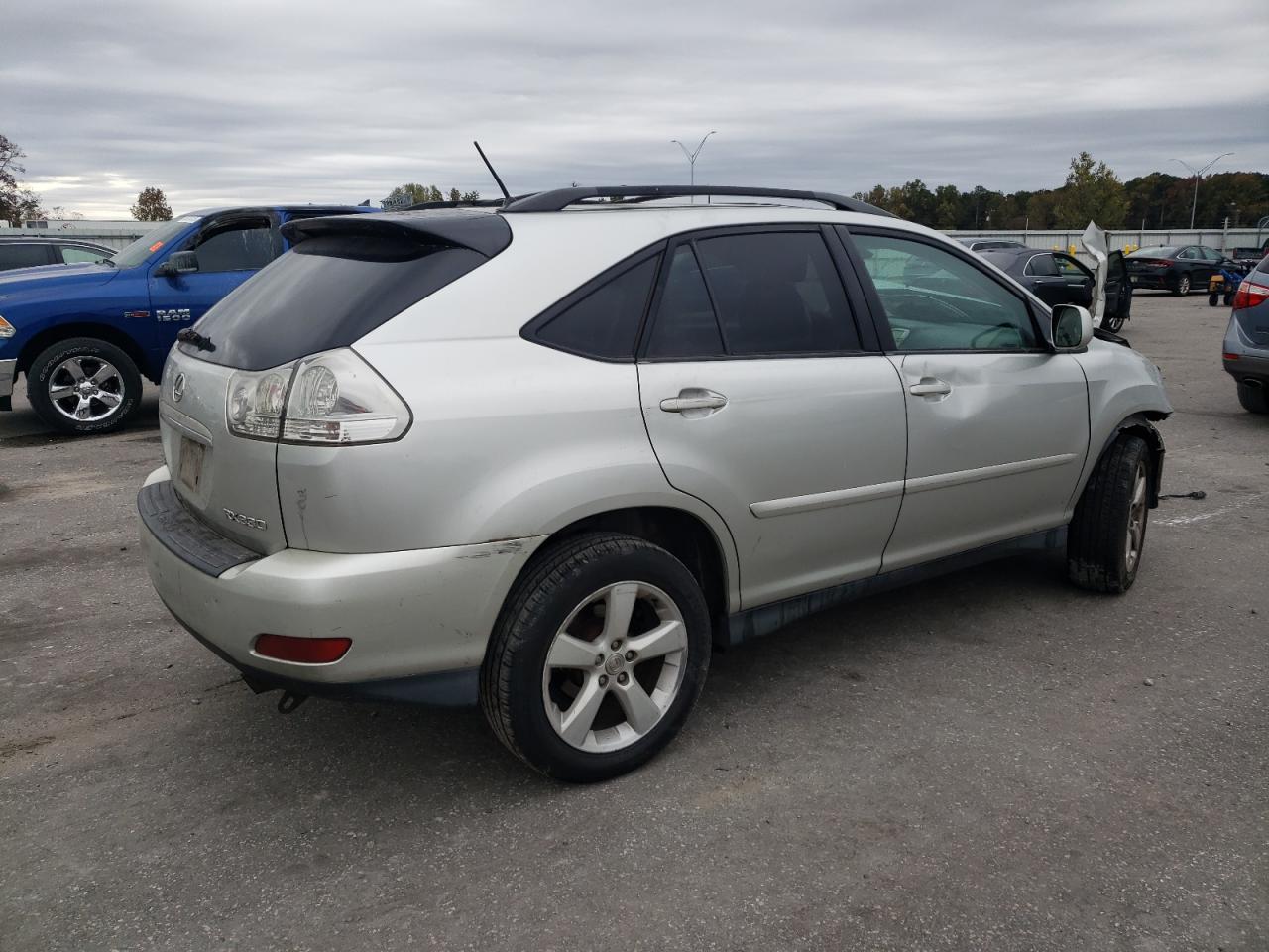 Lexus RX 330 Image 7