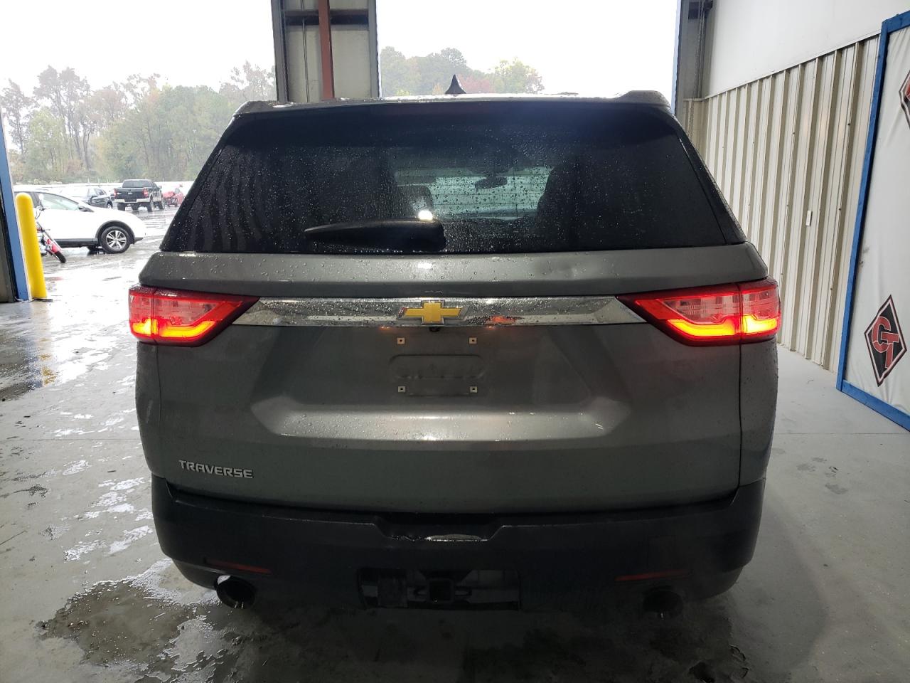 Chevrolet Traverse Ls Image 12