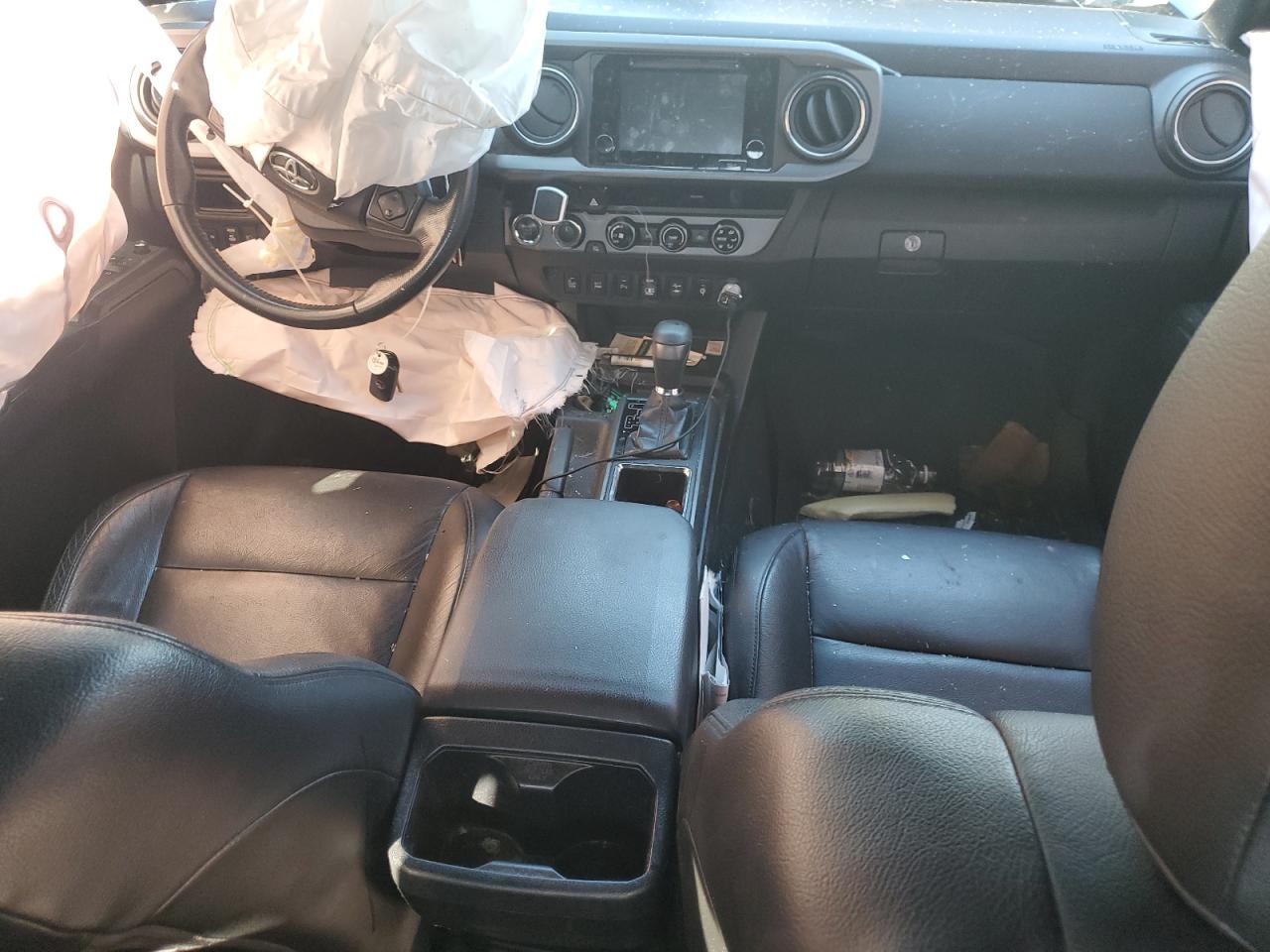 Toyota Tacoma Double Cab Image 3