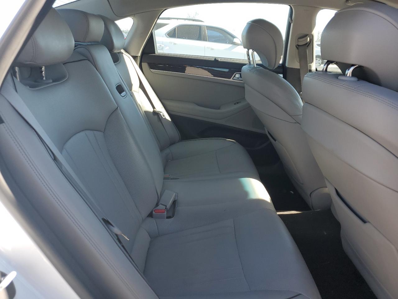 Hyundai Genesis 3.8l Image 6