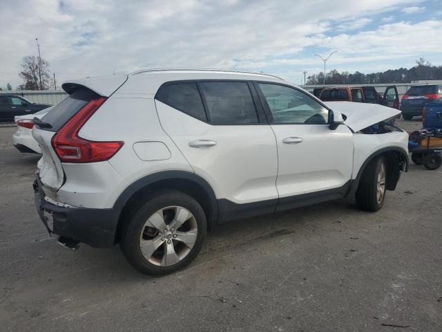 Volvo XC40 T4 Momentum Image 4