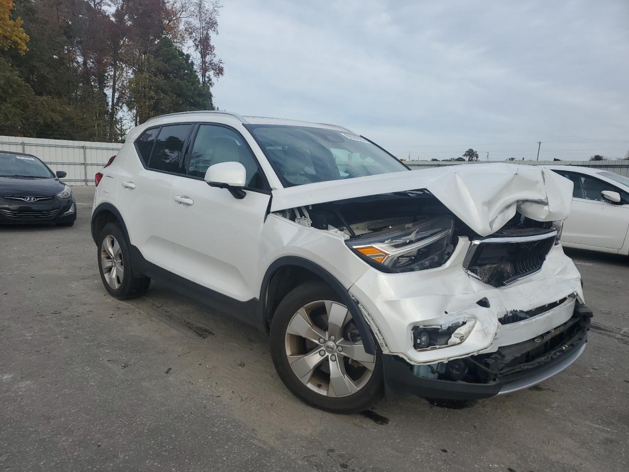 Volvo XC40 T4 Momentum Image 10