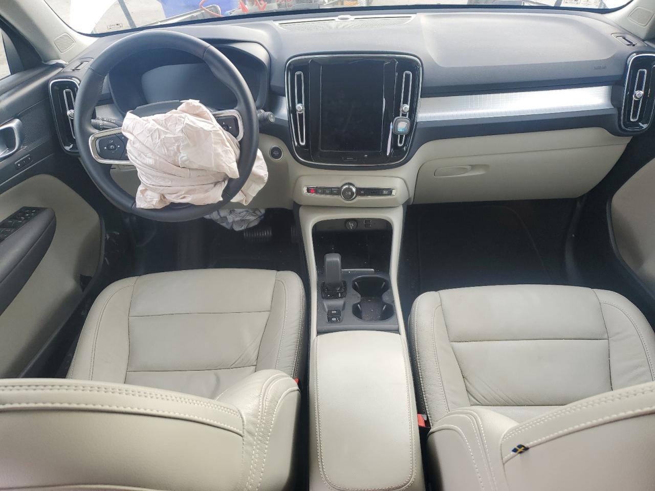 Volvo XC40 T4 Momentum Image 6