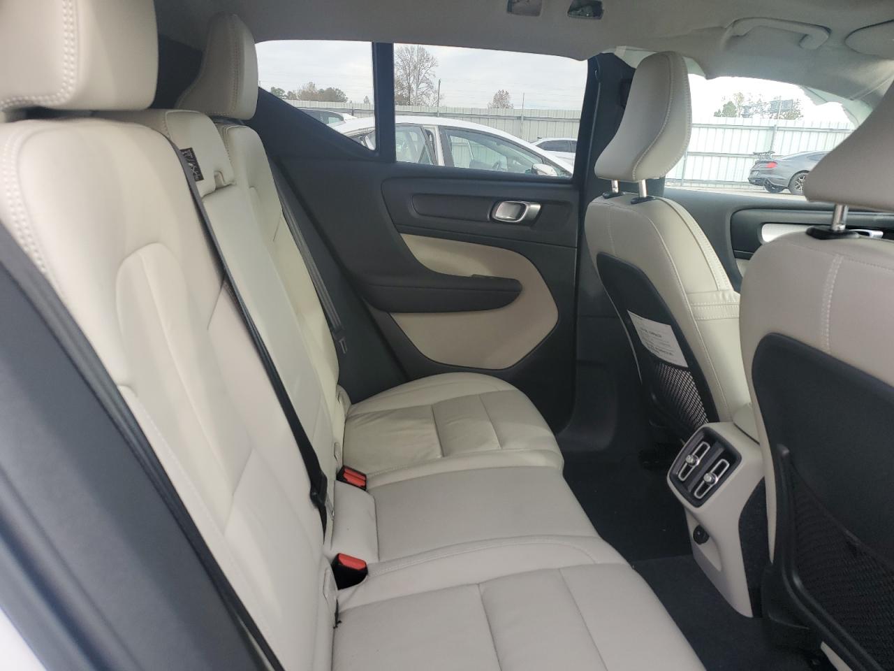 Volvo XC40 T4 Momentum Image 8