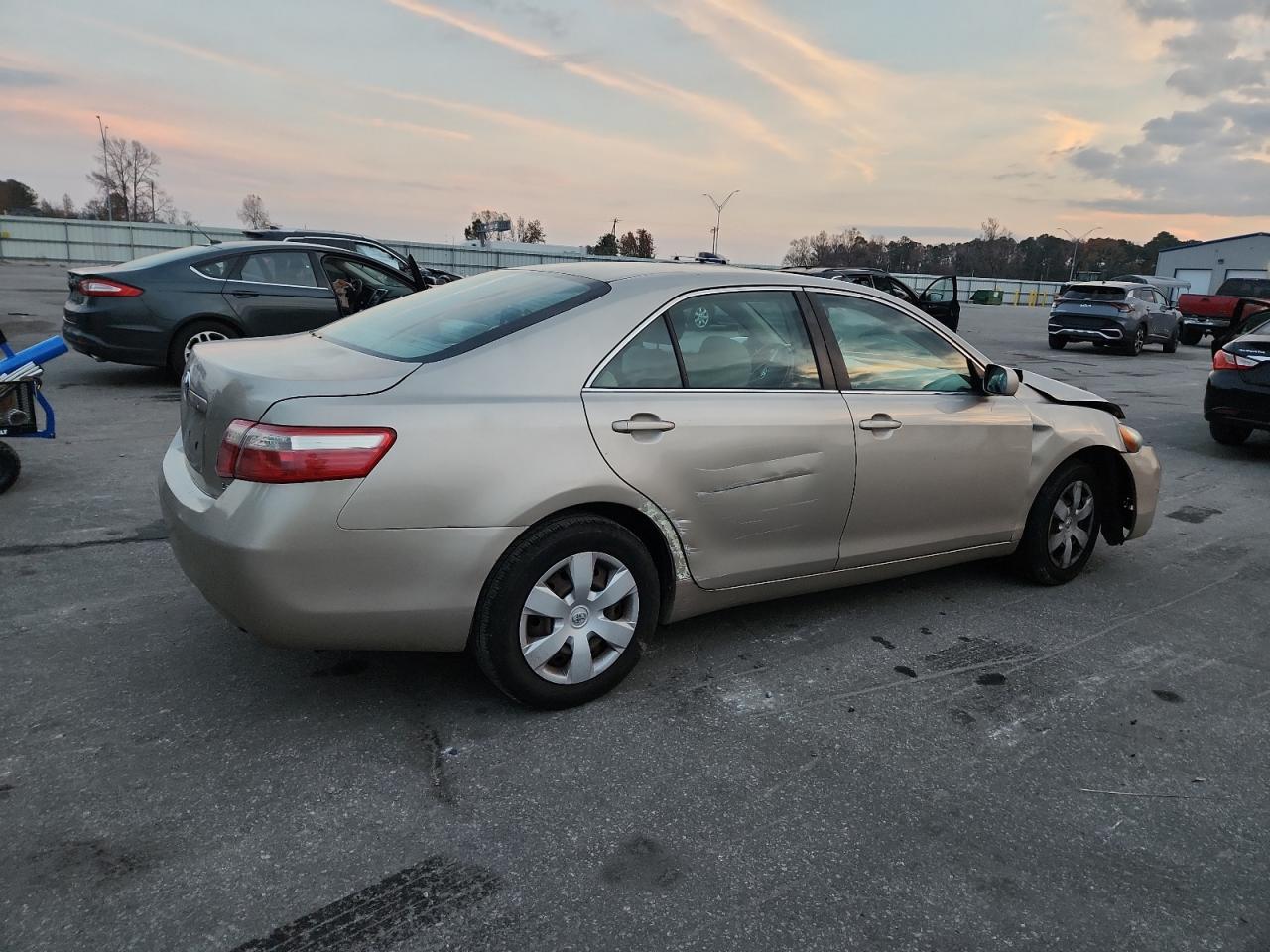Toyota Camry Ce Image 6