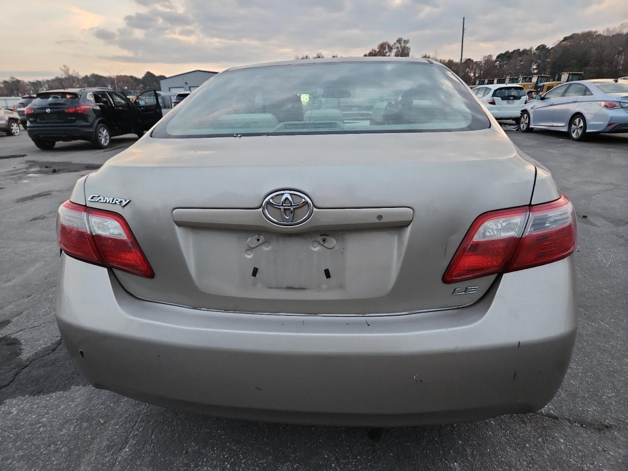 Toyota Camry Ce Image 4