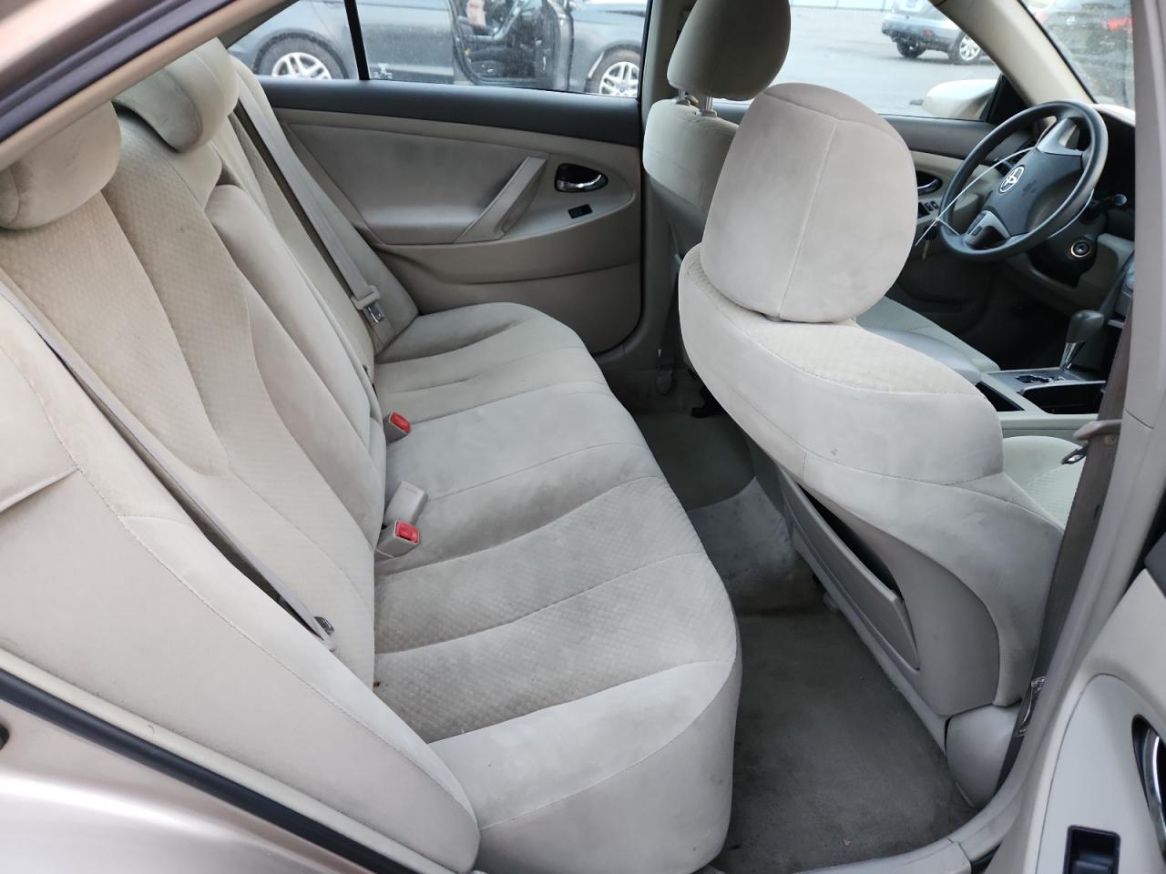 Toyota Camry Ce Image 8