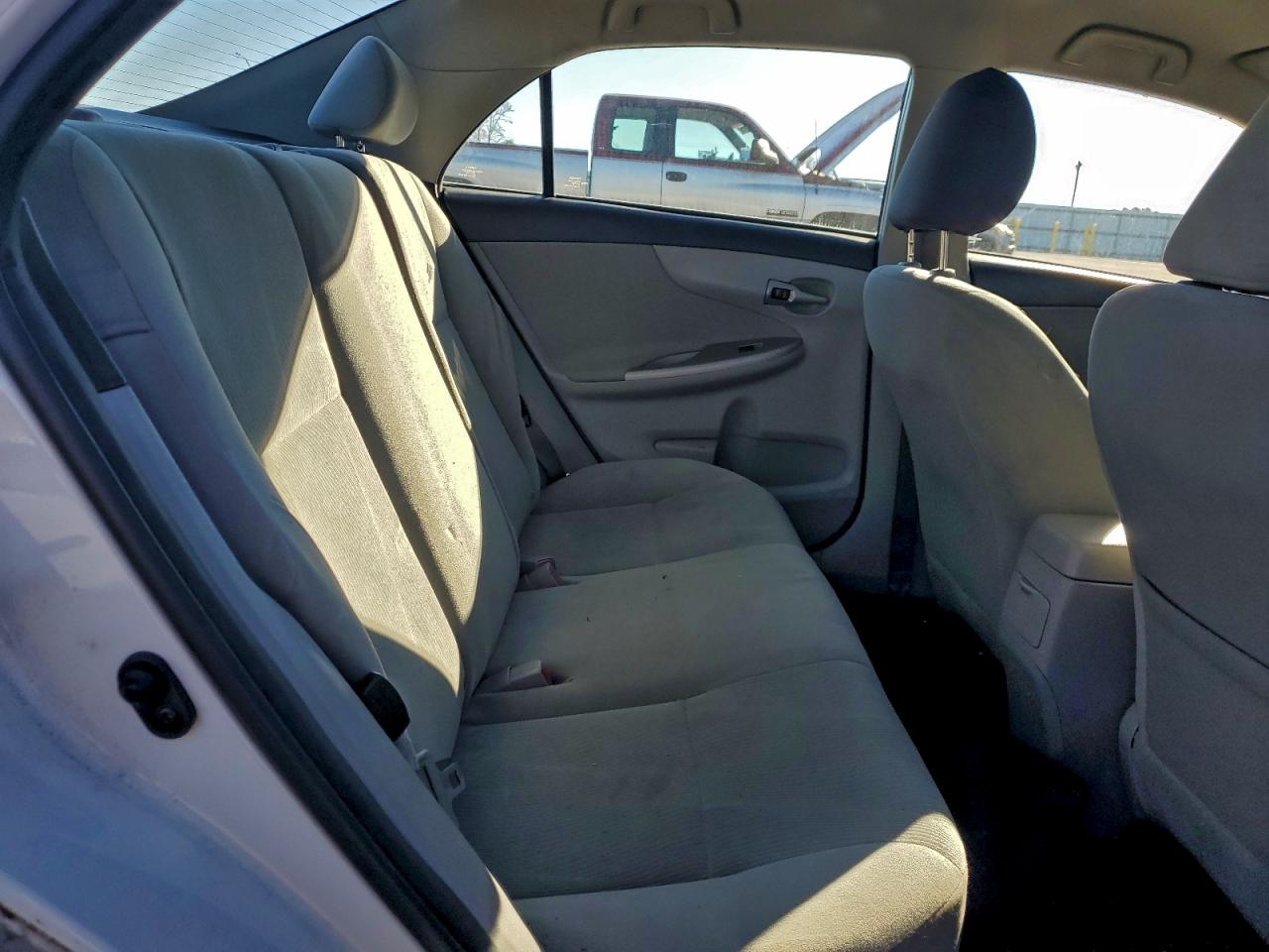 Toyota Corolla Base Image 12