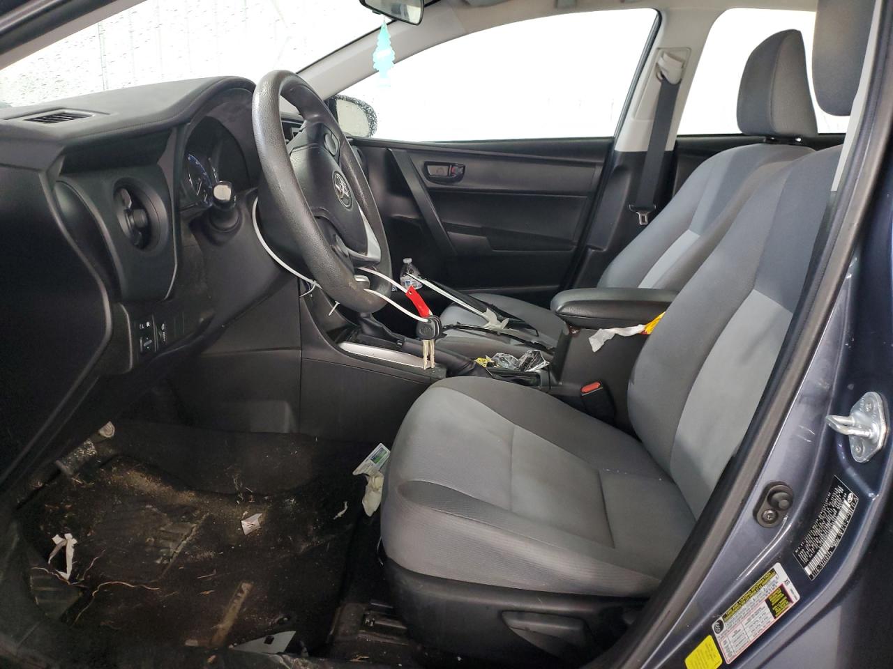 Toyota Corolla L Image 8