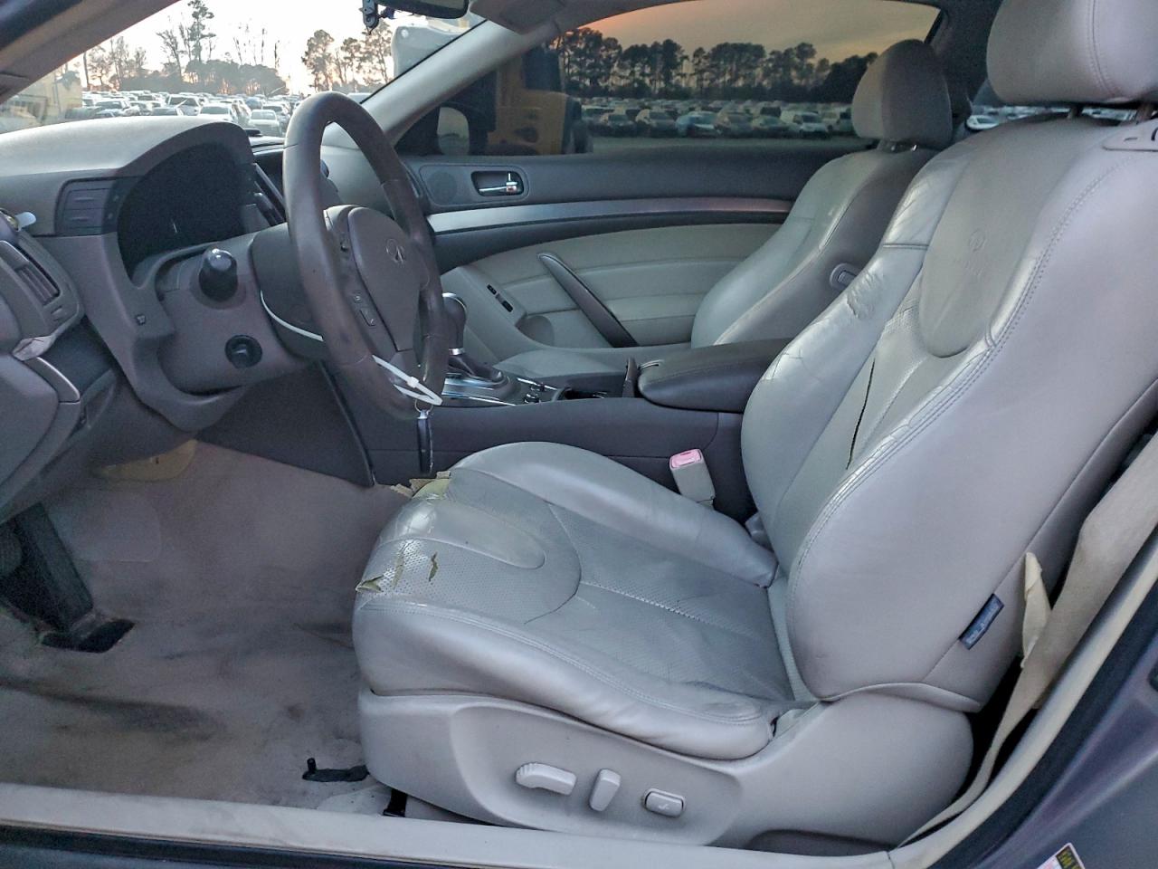 INFINITI G37 Base Image 9