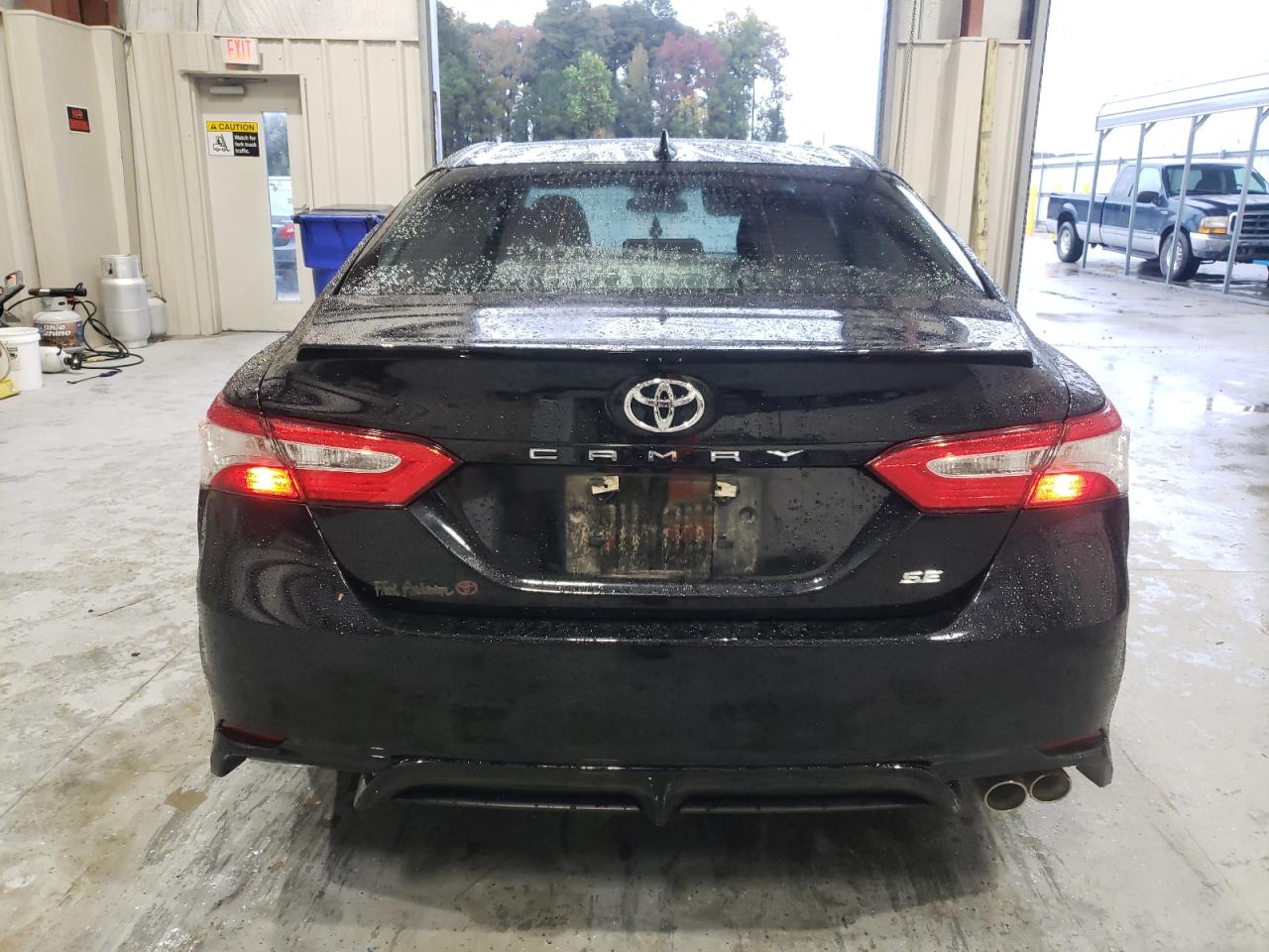 Toyota Camry Se Image 9