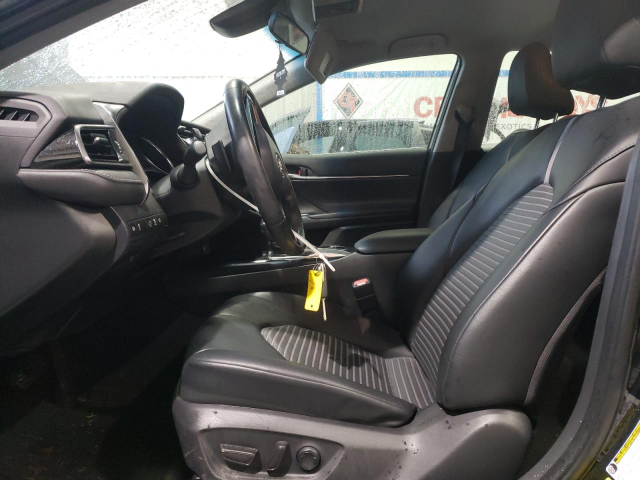 Toyota Camry Se Image 5