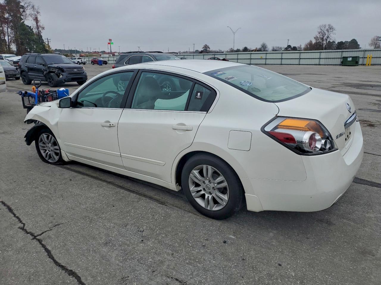 Nissan Altima Base Image 4