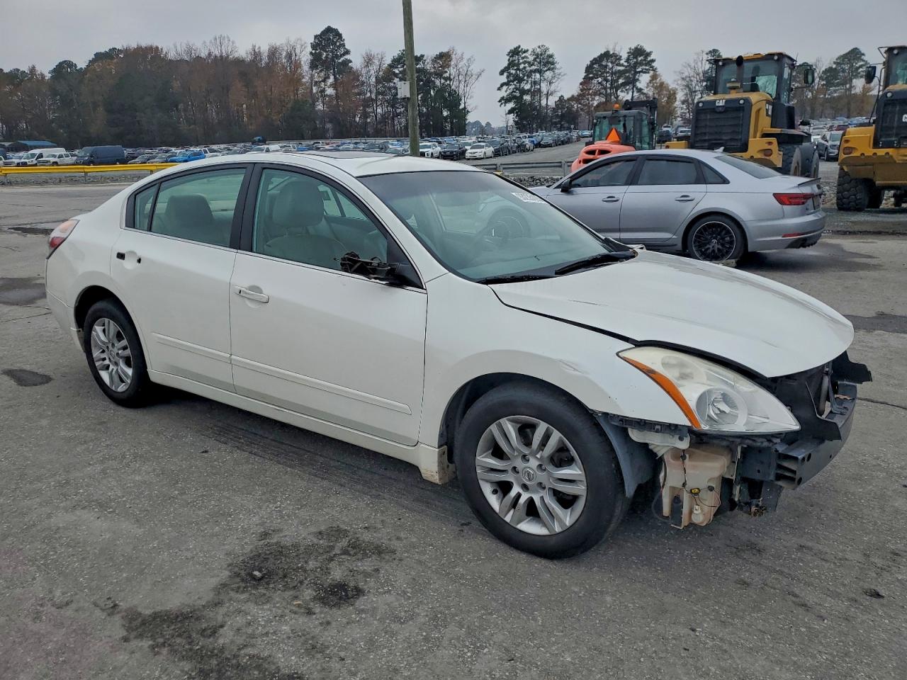 Nissan Altima Base Image 10