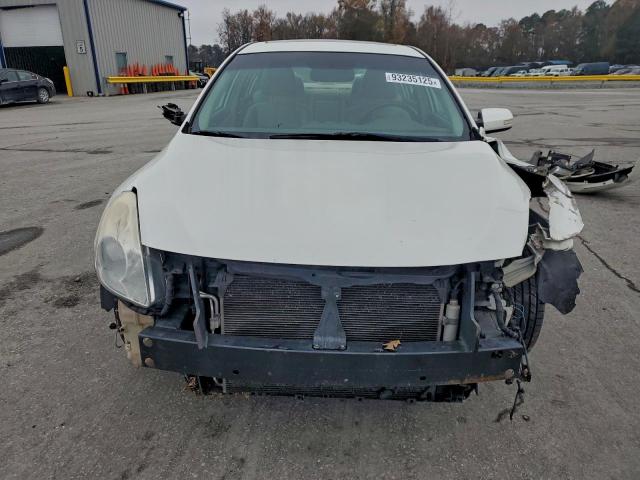 Nissan Altima Base Image 12