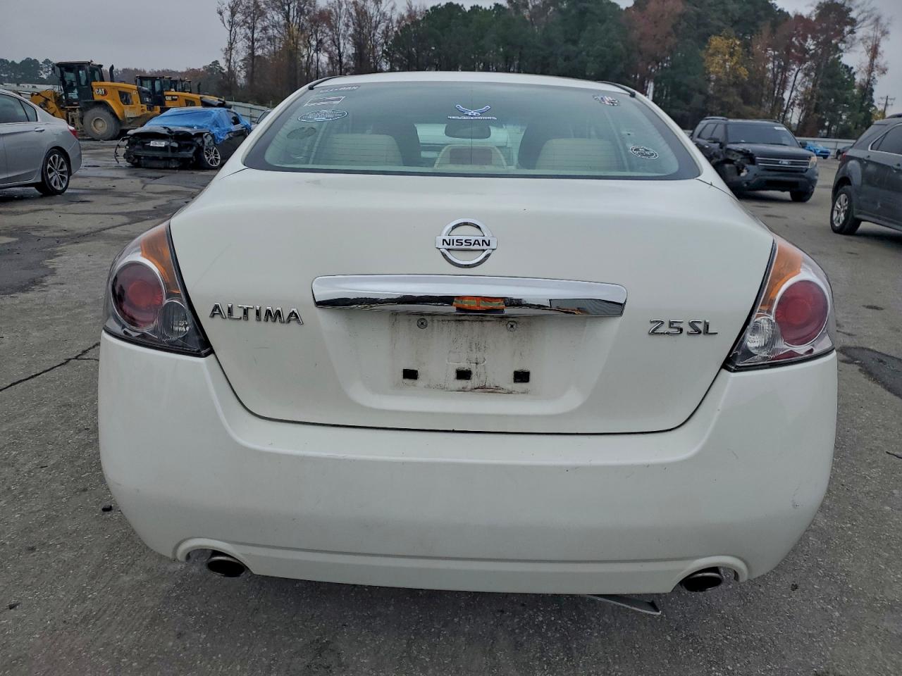 Nissan Altima Base Image 7