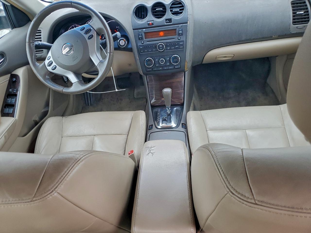 Nissan Altima Base Image 5