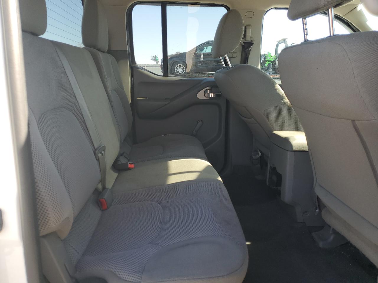 Nissan Frontier S Image 12