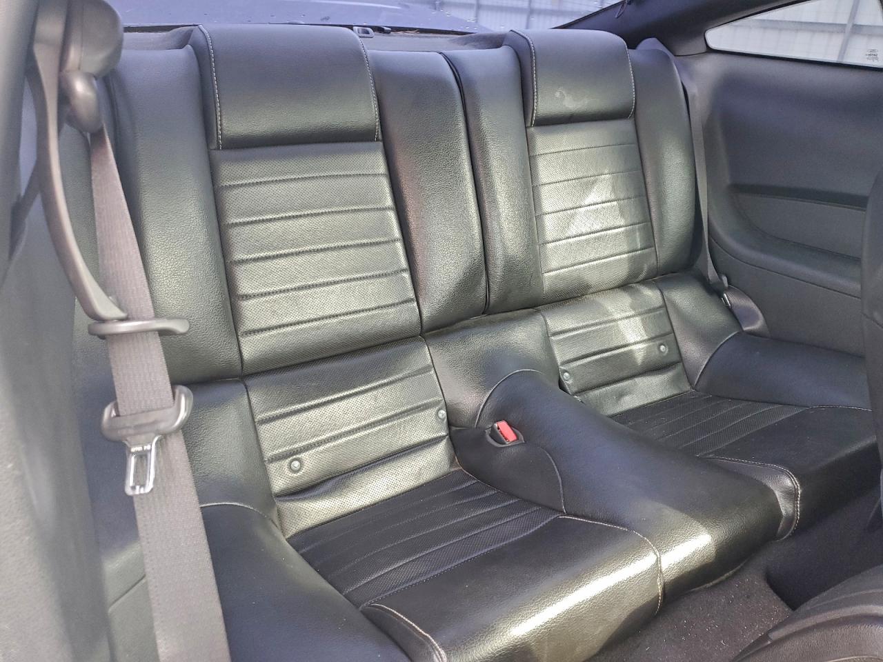 Ford Mustang Image 6