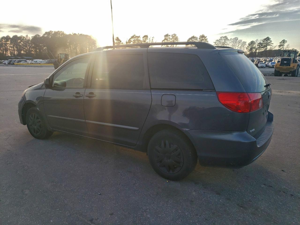 Toyota Sienna Ce Image 4